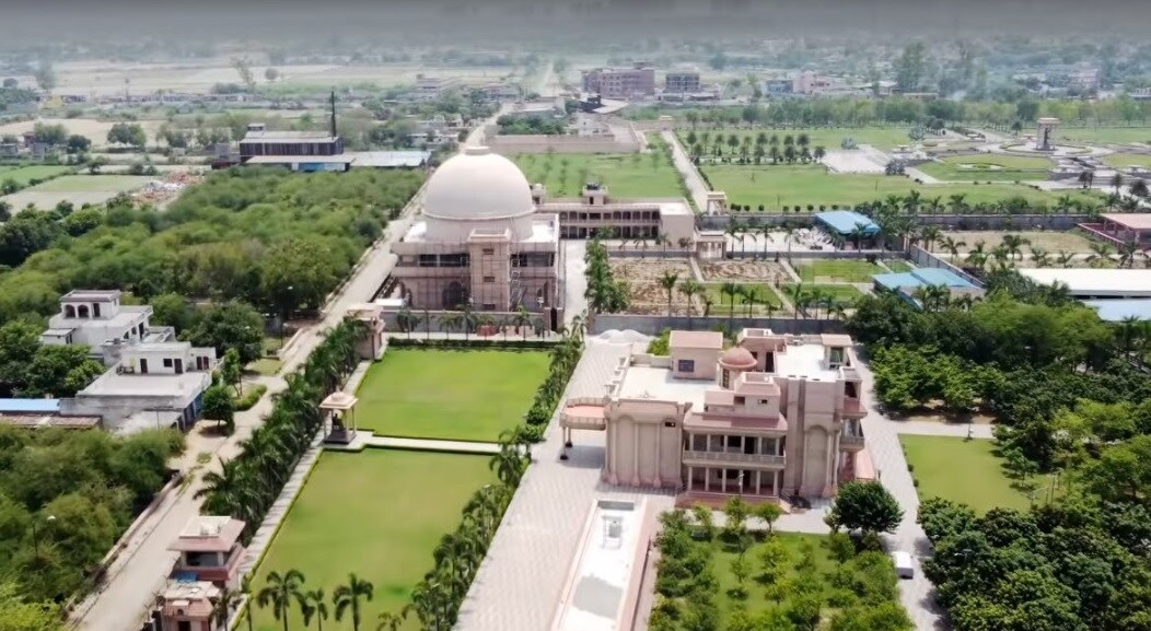 Badalpur_a large building with a large clock on it